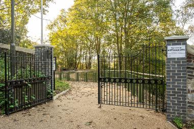 New gate at Kett's Heights. (Photo by Fisheye)