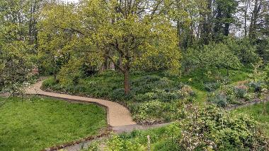 Path through park at Kett's Heights. (Photo by Fisheye)